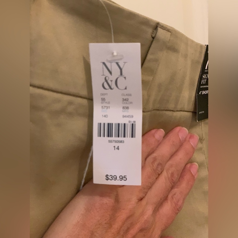 7th Avenue Design Studio Women's Tan Shorts.    Size-14 - Picture 6 of 6